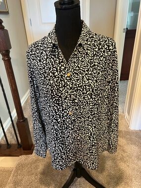 Covington Black and White Leaf-Print Button Down Blouse